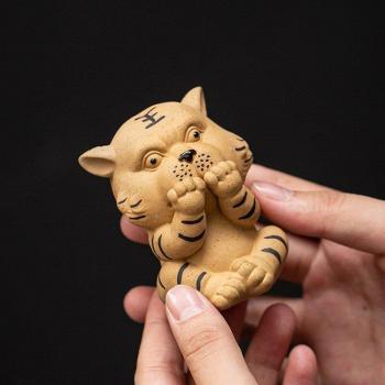 Tigres en argile violette, objets d'artisanat