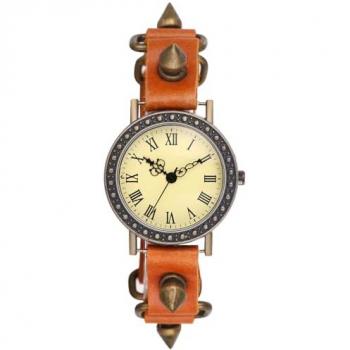 Armbanduhr mit Nieten und Lederarmband