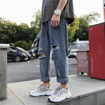 Pantalones de Mendigo 3XL: Corte Largo, Forro de Piel y Detalle Roto