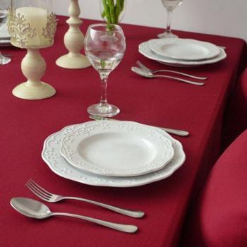 Nappe rouge anti-poussière pour table