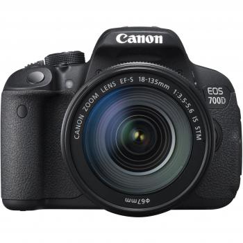 Canon EOS 700D 18MP Kit 18‑135mm IS STM + 40 mm STM + 3″ Display – Full HD video, GPS integrato, stabilizzato