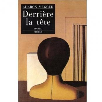 Derrière la tête