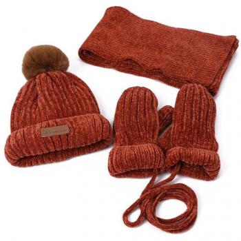 Gamme hiver enfant : chapeaux, bonnets épais, écharpes et gants Pompon