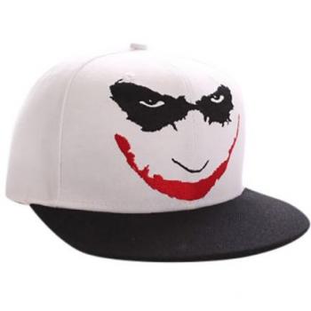 Gorra Gótica: Batman y Joker en tela de algodón