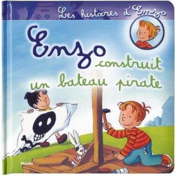 Enzo construit un bateau pirate