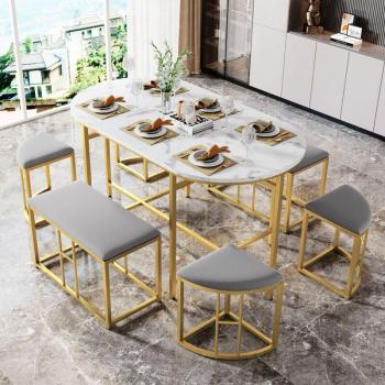 Moderne Essgruppe mit Marmor-Tisch und Bänken
