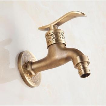 Robinet d’eau en laiton ancien – Décor sculptural pour salle de bains