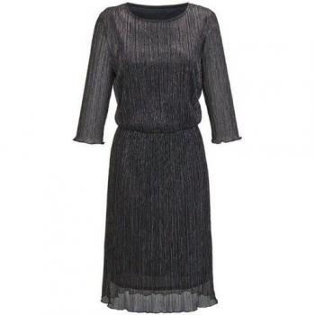 Robe élégante légèrement brillante
