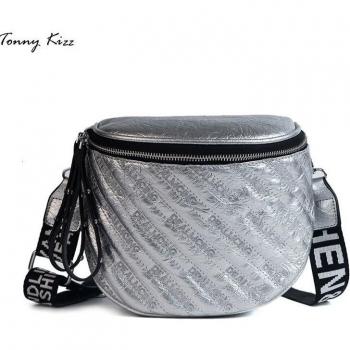 Tonny Kizz: Bolso de Hombro Plateado y Amplio