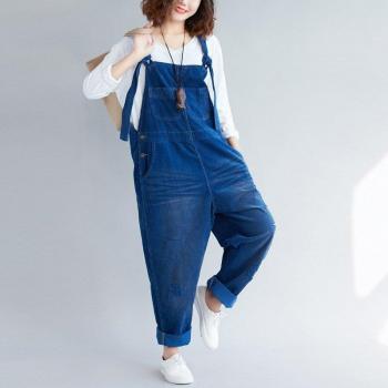 Conjunto Pantalón-Colgante de Babero en Tela de Pana