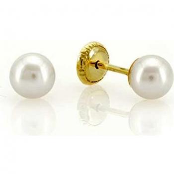 Pendientes de perla en casquillas