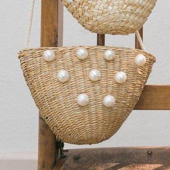 Mini bolso de paja con perlas