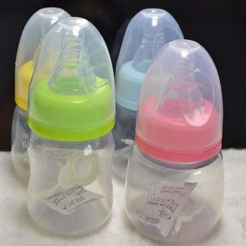 Silikonflasche für Babys 60ml mit Fütterungsaufsatz