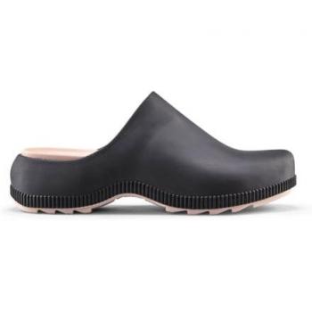 Sven Black Water-Friendly Clog
