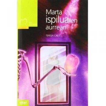 Marta ispiluaren aurrean (Tapa blanda).