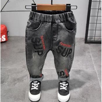 Niño Jeans Retro con Alfabeto Negro