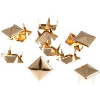 Pyramid Star Studs 30pcs