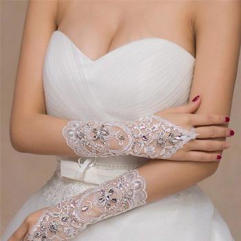 Elegant Wedding Lace Gloves