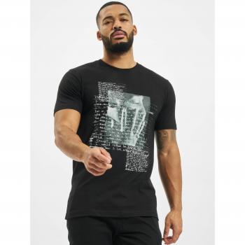 Camiseta Tupac Letras en Negro