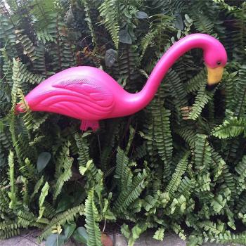 Figura de Flamenco Rosa para Exteriores con Diseño Realista, Posición Bajada