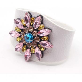 D & D Punk Lederarmband mit breiten Kristallblumen für Damen