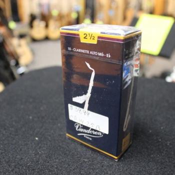 Vandoren CR1425 Traditional Reeds for Alto Clarinet