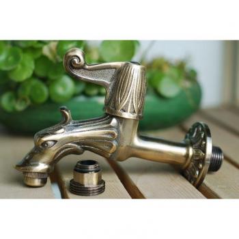 Reloj del Dragón: Grifo Vintage Bronce para el Jardín