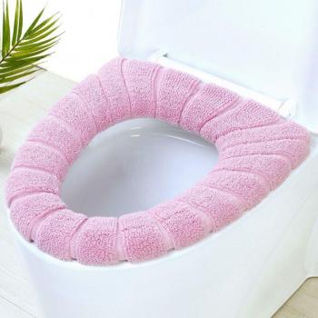 Winterliche WC-Deckelabdeckung aus Strick