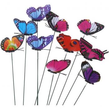 Décoration extérieure avec piquets de papillons