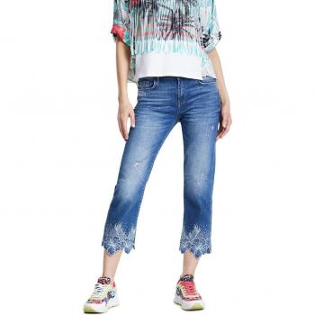 Pantalón Vaquero Desigual con Bordado Floral