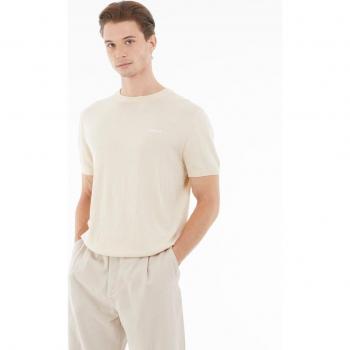 Top Guess Hombre: Tejido Ligero y Cómodo