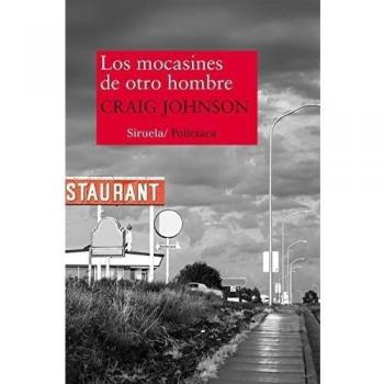 Los mocasines de otro hombre (Tapa blanda con solapas).