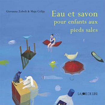 Eau et savon pour enfants aux pieds sales