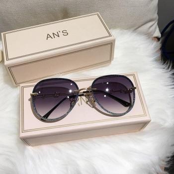 UV400 Women's Sunglasses with Gradient Color and Imitation Rhinestones