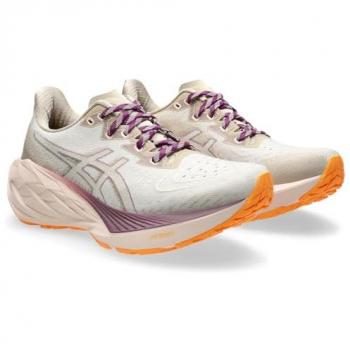 ASICS Novablast 4 TR Trailrunningschuhe hellblau/beige/bordeaux