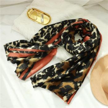 Warm Leopard Print Foulard for Women