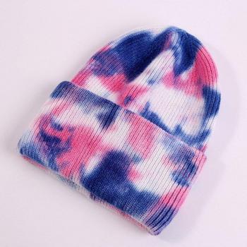 Sombrero de Piel y Punto: Personalidad Urbana en un Solo Accesorio