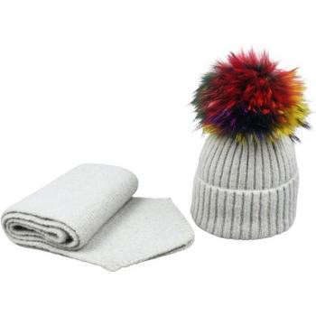 Gorrito de punto con calentador de cuello y bufanda para niños