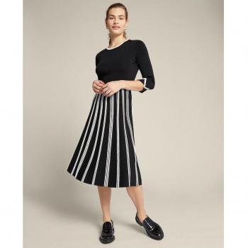 Vestido plisado de tricot con mangas tres cuartos