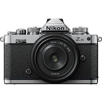 Nikon Z fc mit Z FX 28 mm 1:2.8 Special Edition