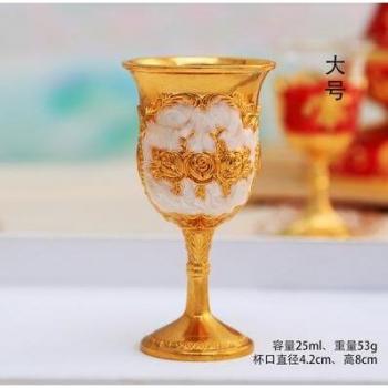 Verre à vin blanc en métal de luxe