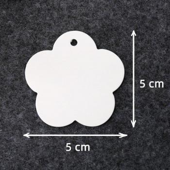 Accesorios de Manualidades: Etiquetas Florales en Blanco