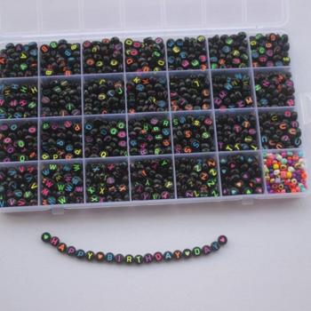 Ensemble de perles acryliques lettres colorées
