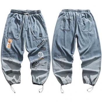 Pluderhose mit auffälligem Drucken