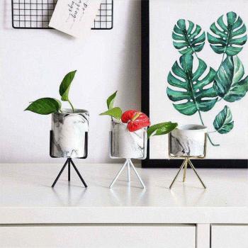 Pot de rangement en céramique avec motifs floraux