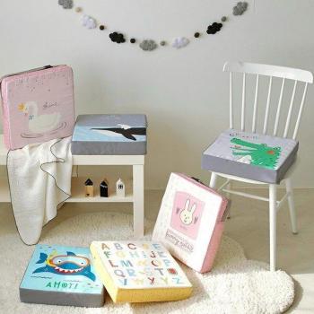 Coussin de soutien “Lapin‑Sofa” avec tapis d’appoint intégré