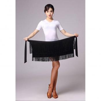 Ropa de Baile Negra y Roja con Borlas