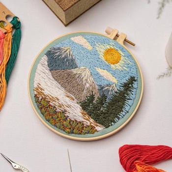 Handarbeit Stickerei Kit: Wolken über den Bergen