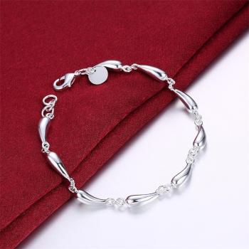 Pulsera de plata con dijes a la moda