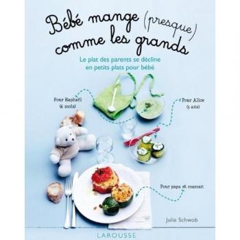 Bébé mange